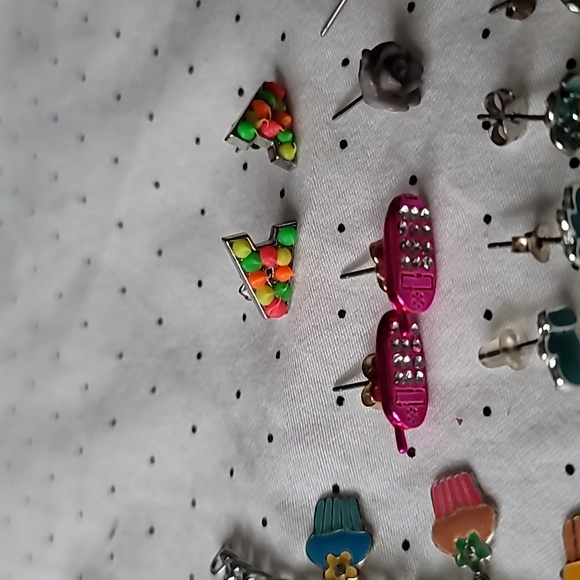 Lot of 30 children's jewellery (7 bracelets, 10 earring sets,7 Rings,4 Pendants) - Picture 10 of 17